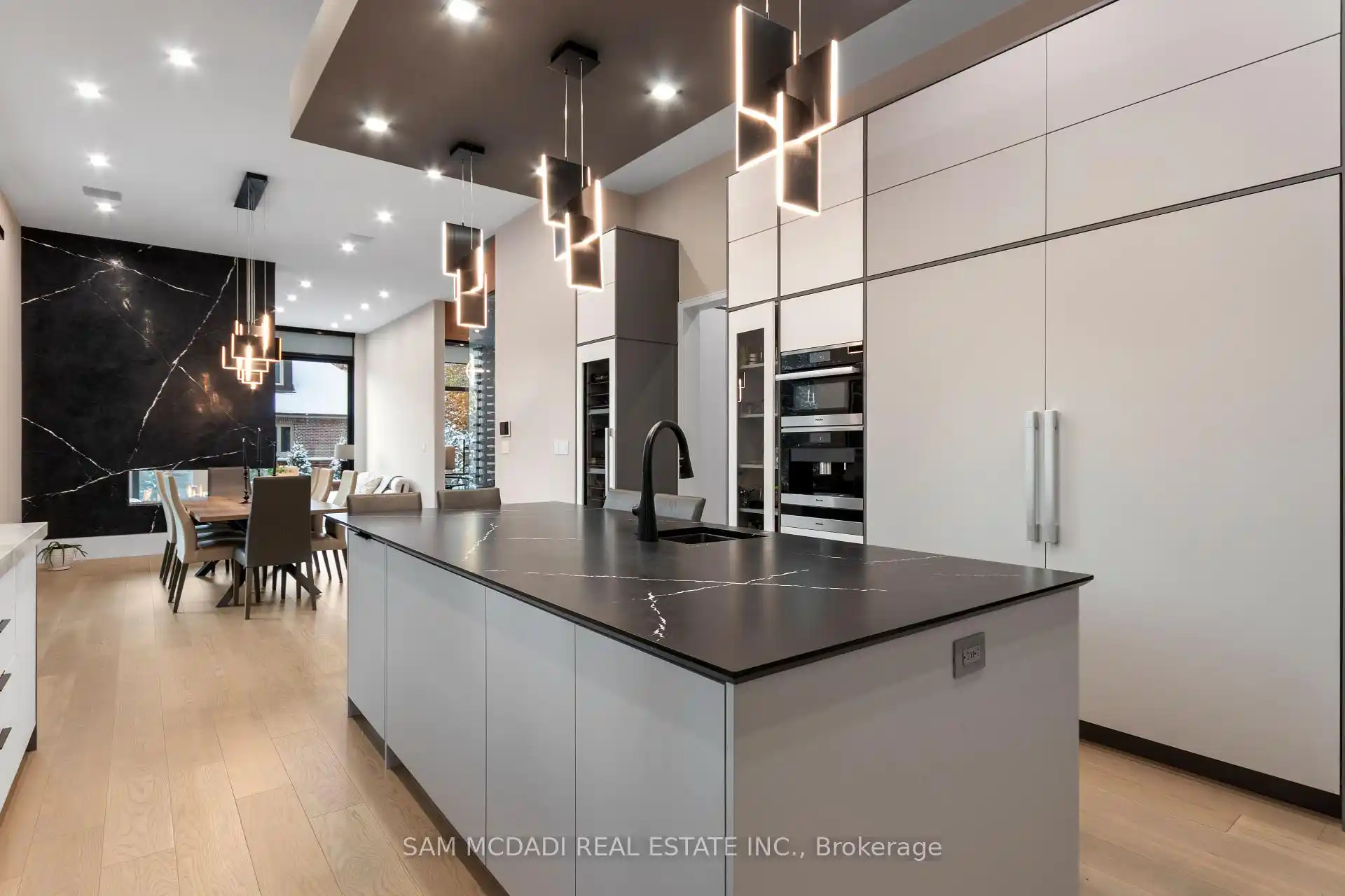 112 Elton Park Road, Oakville (W12539428) – image 35