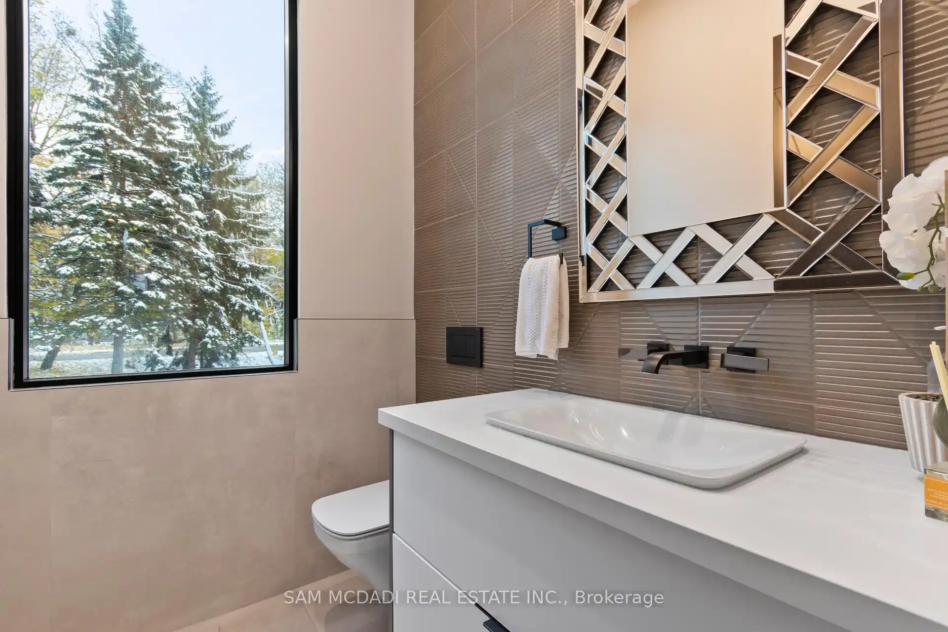 112 Elton Park Road, Oakville (W12539428) – image 36
