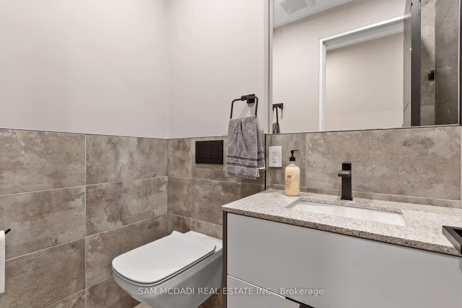 112 Elton Park Road, Oakville (W12539428) – image 42