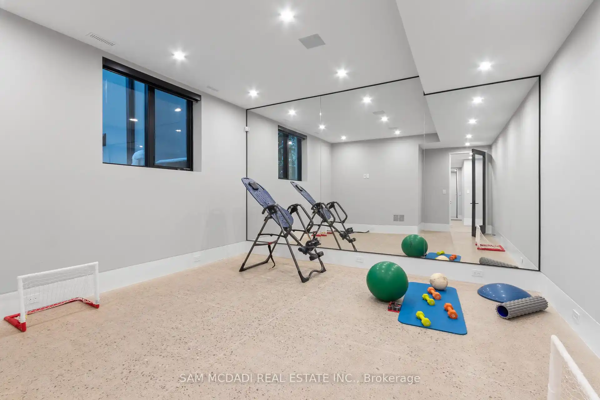 112 Elton Park Road, Oakville (W12539428) – image 44