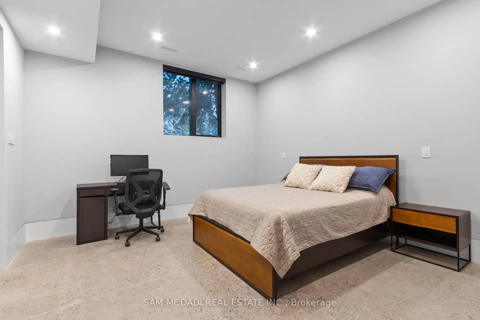 112 Elton Park Road, Oakville (W12539428) – image 45