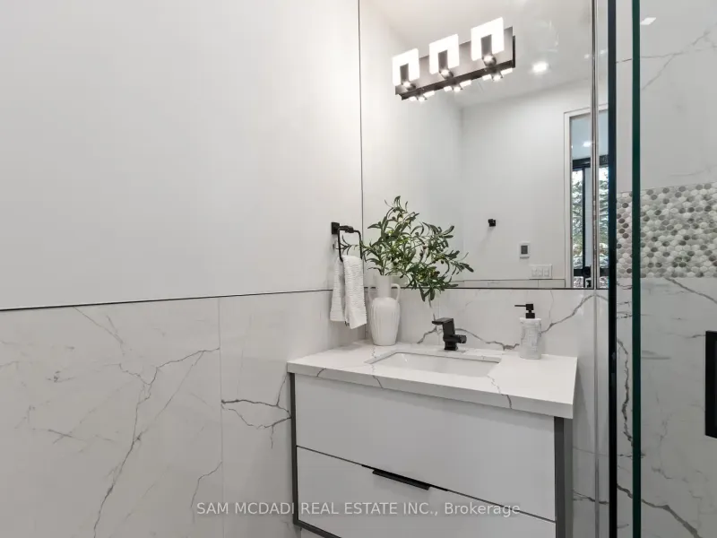112 Elton Park Road, Oakville (W12539428) – image 17