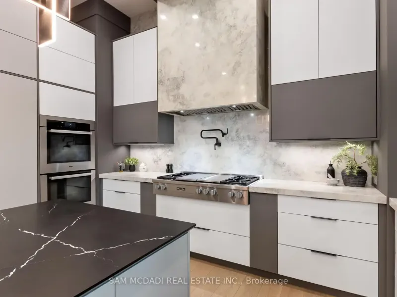 112 Elton Park Road, Oakville (W12539428) – image 33