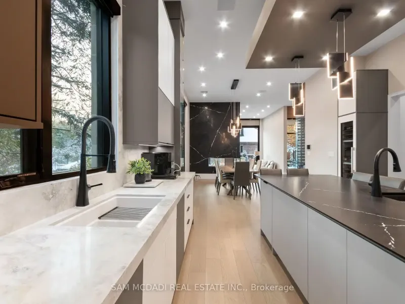 112 Elton Park Road, Oakville (W12539428) – image 34