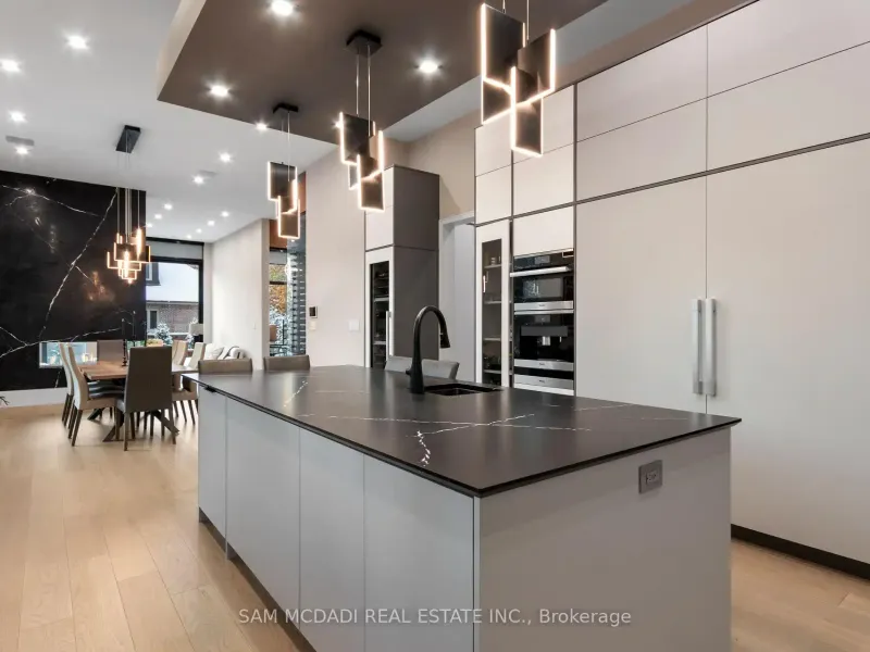 112 Elton Park Road, Oakville (W12539428) – image 35