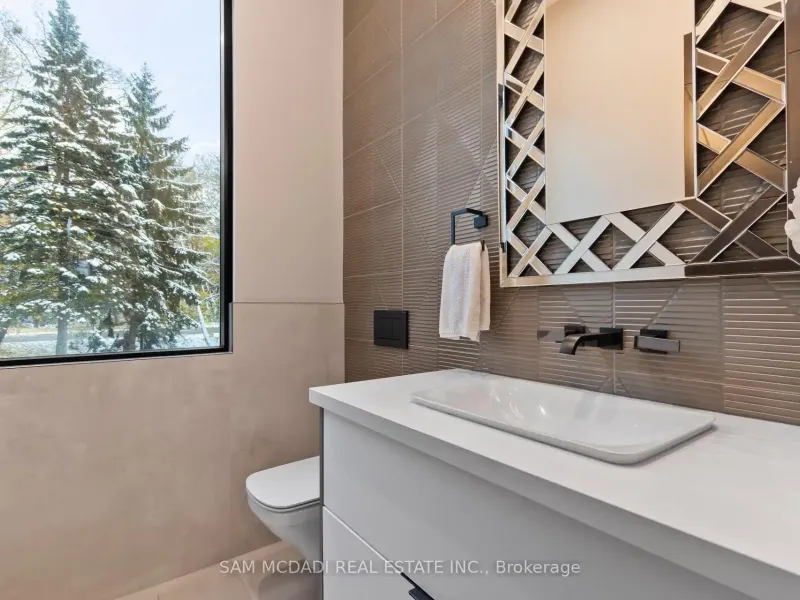 112 Elton Park Road, Oakville (W12539428) – image 36