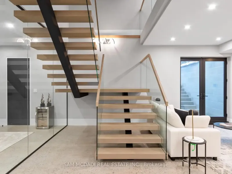 112 Elton Park Road, Oakville (W12539428) – image 37