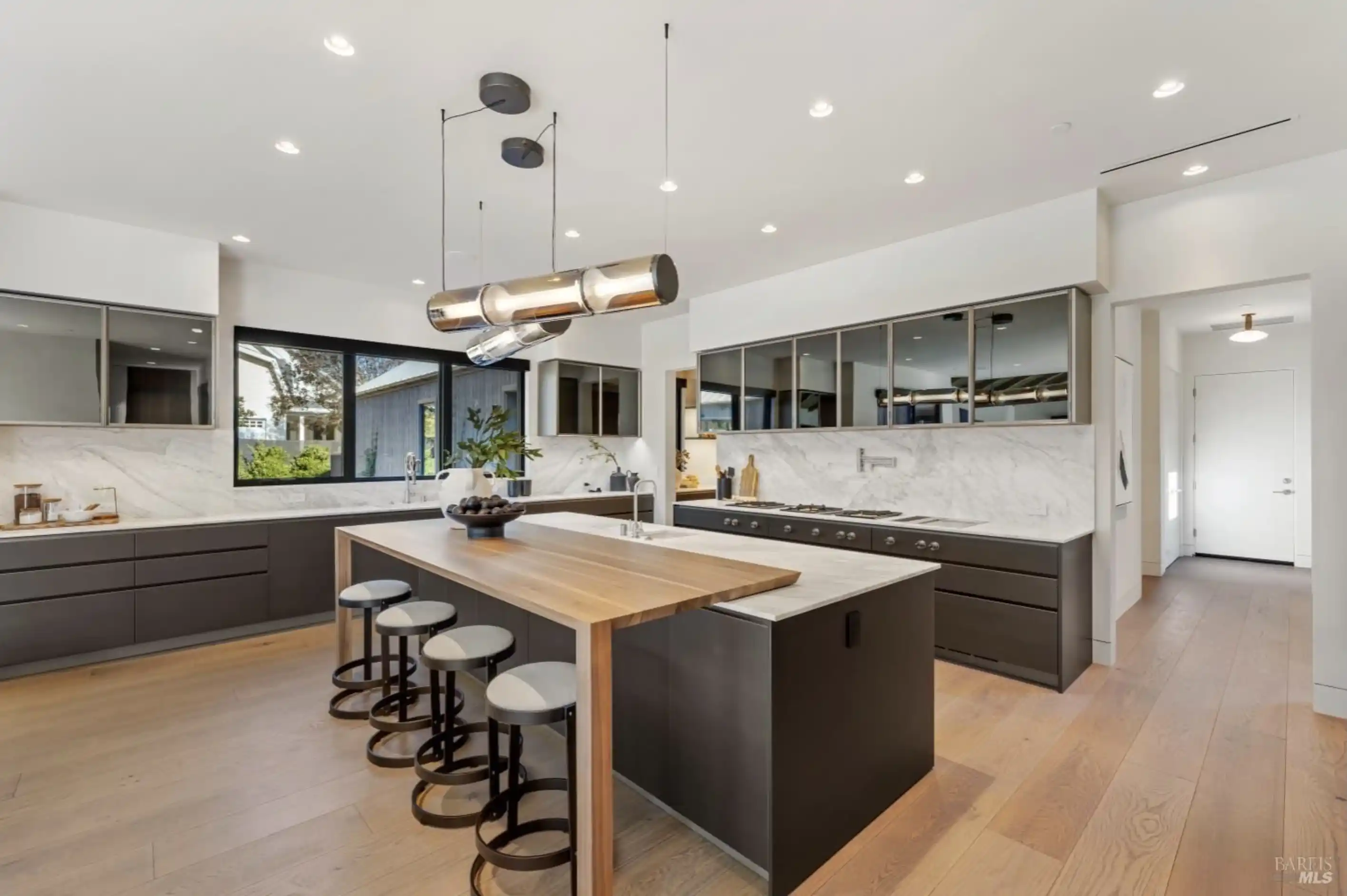 Napa Valley Compound – image 7