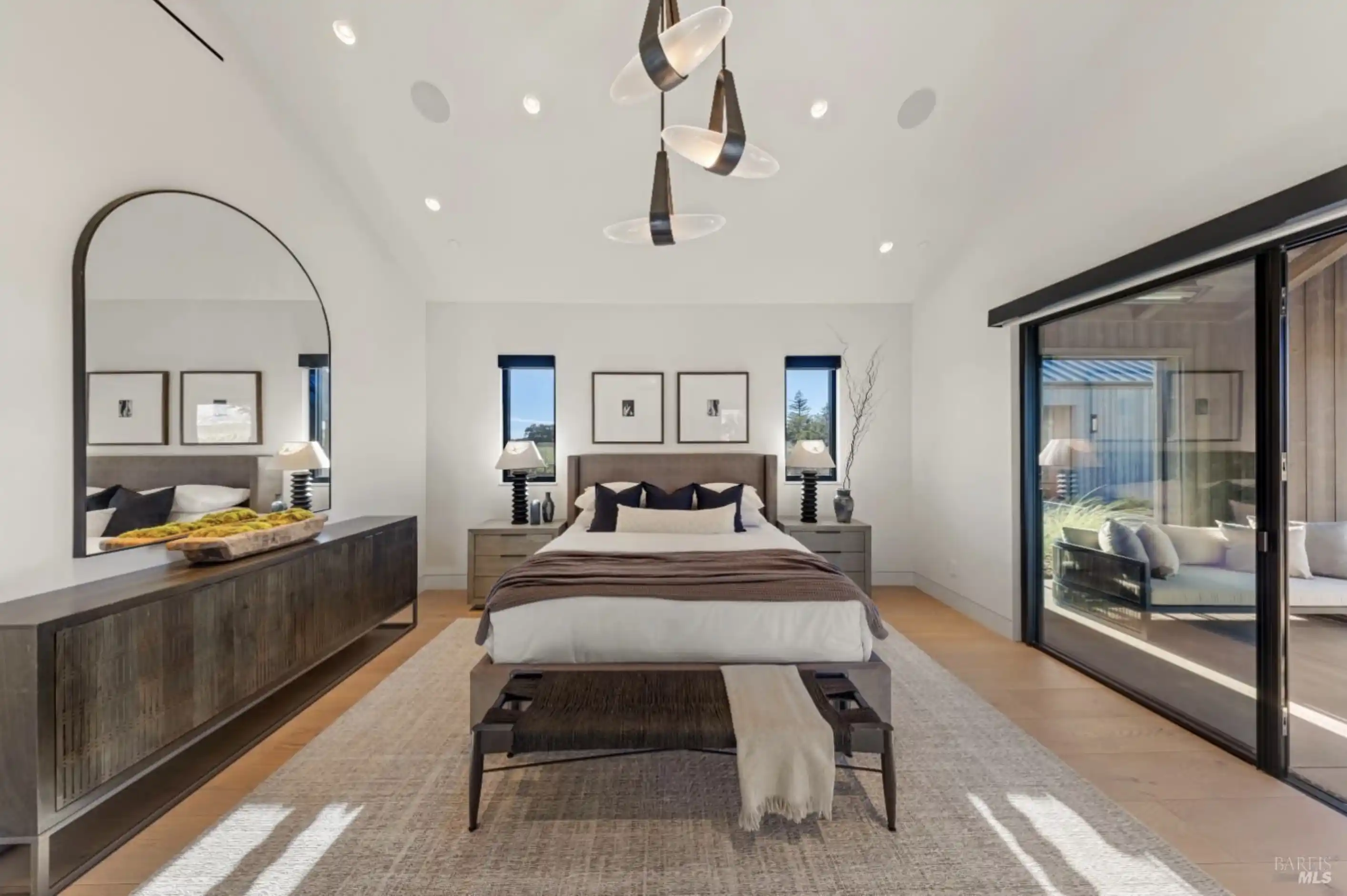 Napa Valley Compound – image 9