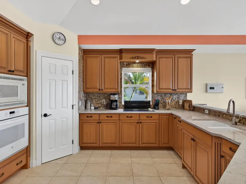 BEACHVIEW ESTATES – image 9
