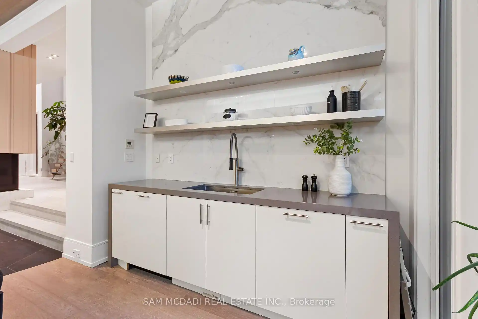 67 Lake Promenade, Toronto (W12888306) – image 12