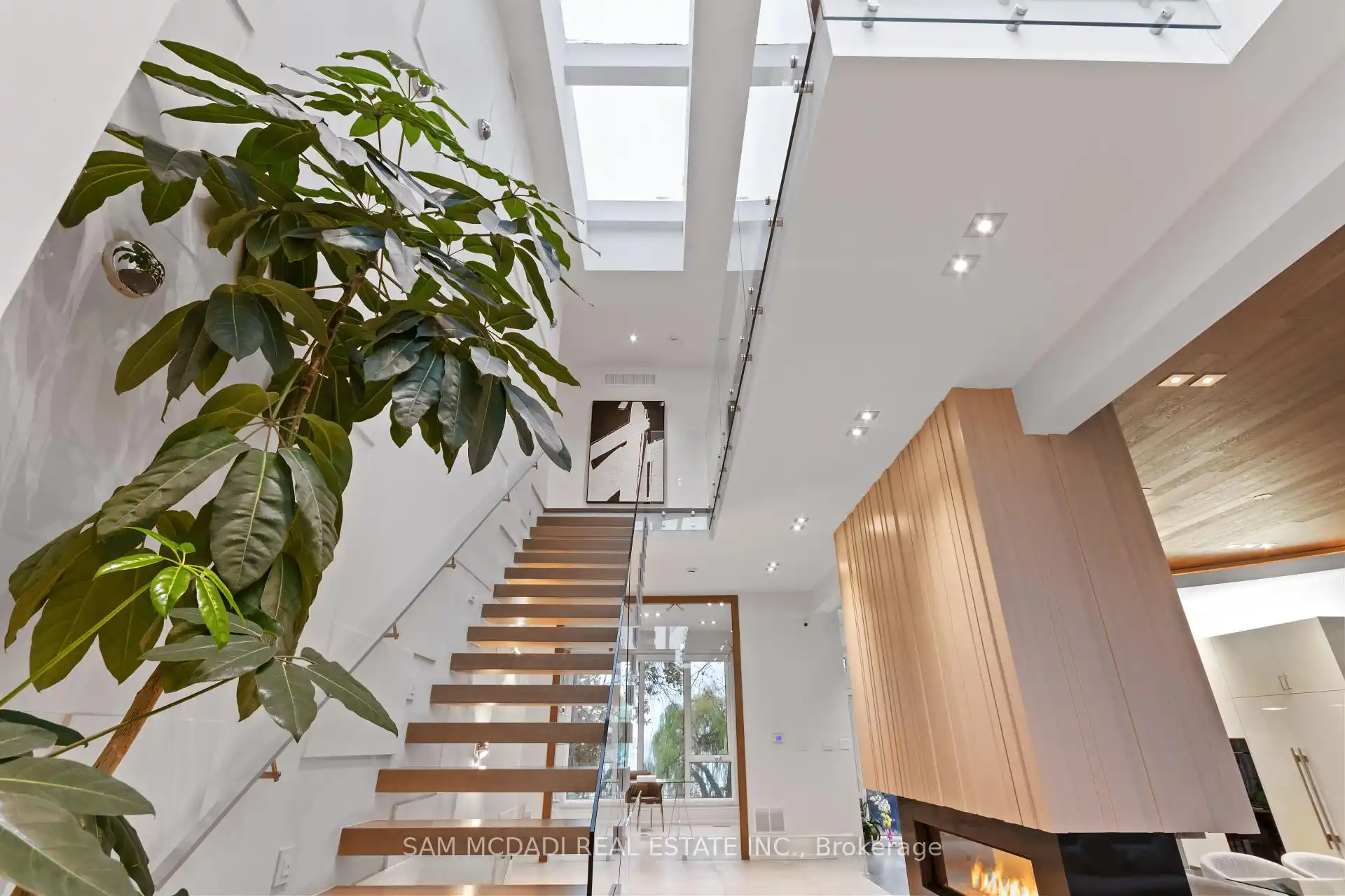 67 Lake Promenade, Toronto (W12888306) – image 18