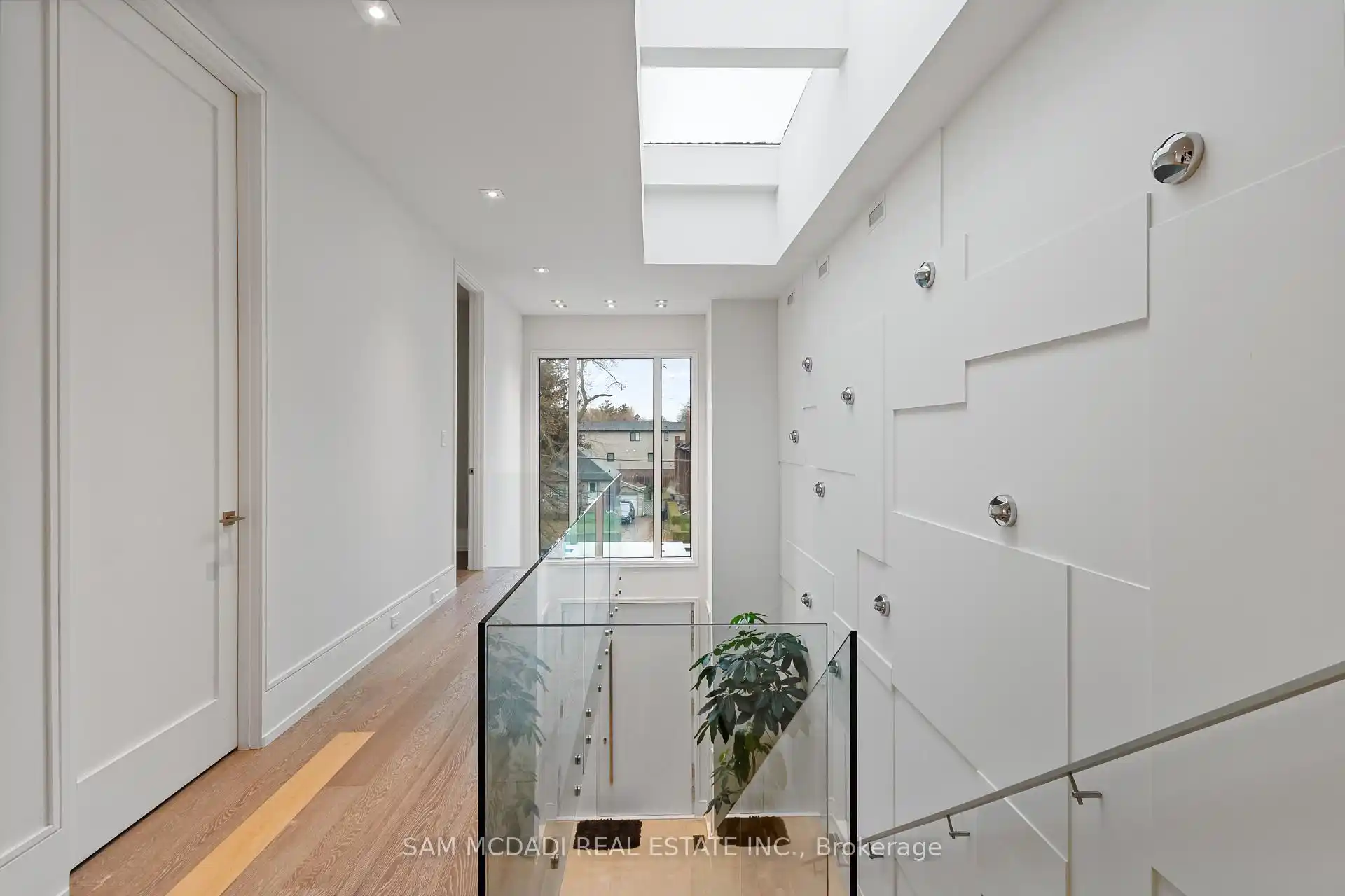 67 Lake Promenade, Toronto (W12888306) – image 19