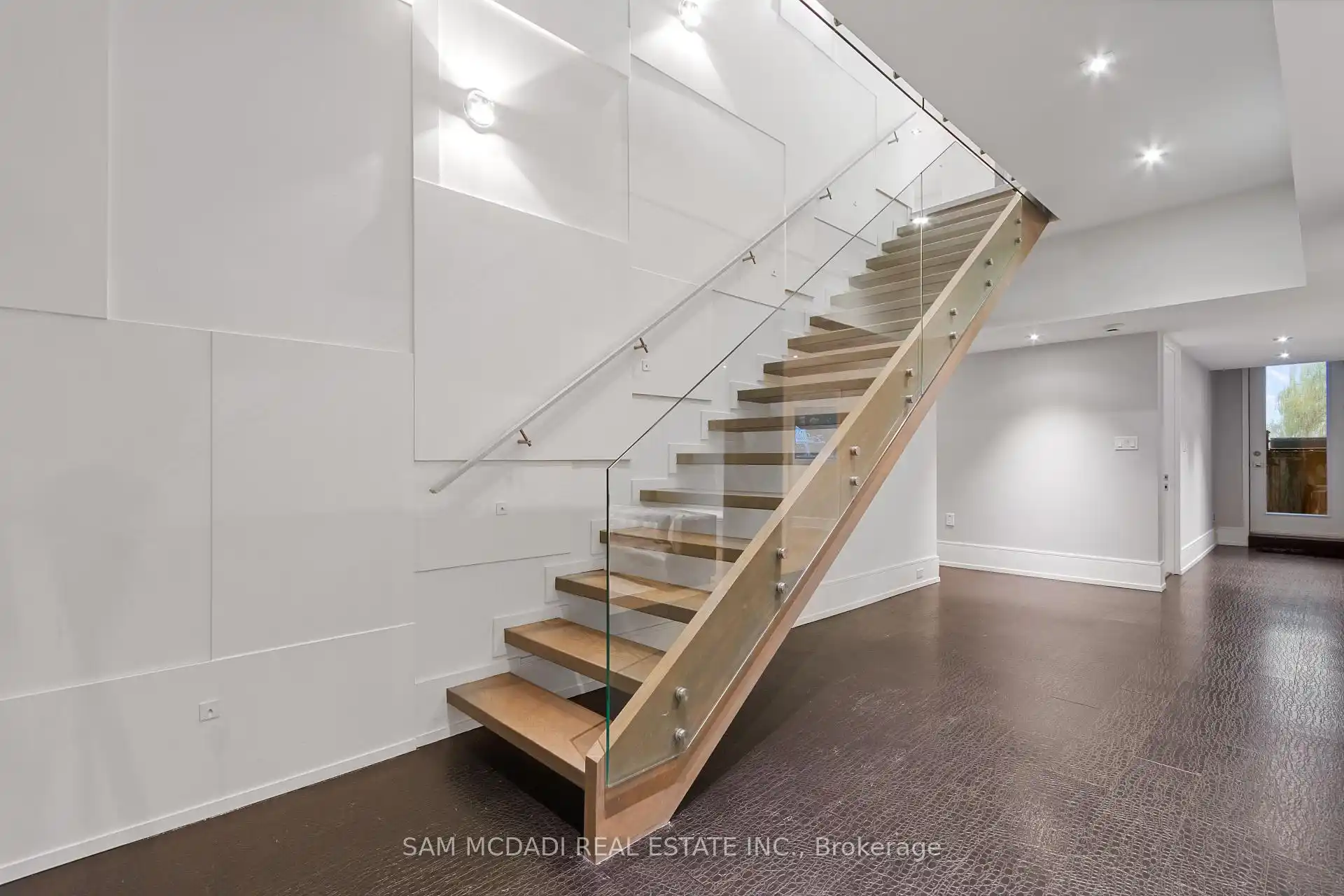 67 Lake Promenade, Toronto (W12888306) – image 30