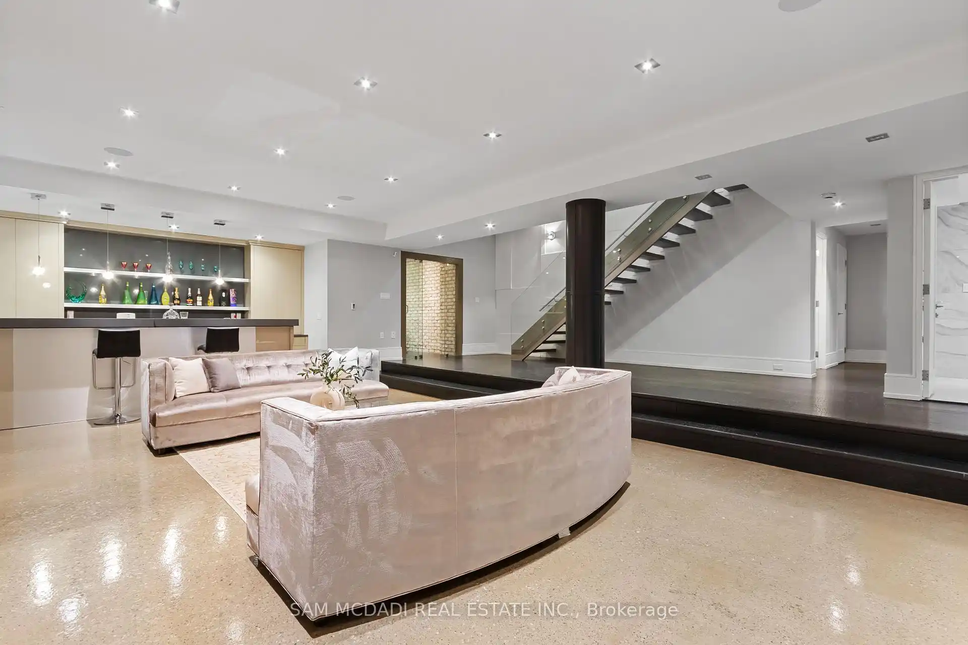 67 Lake Promenade, Toronto (W12888306) – image 32