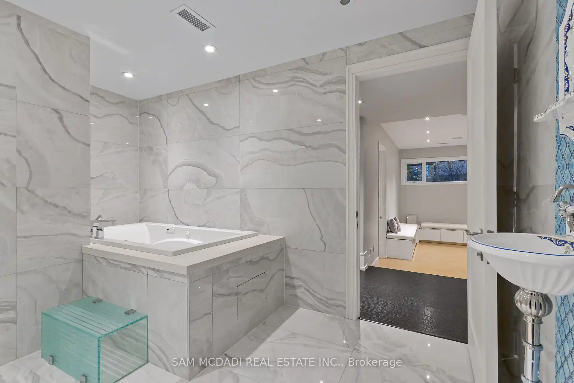 67 Lake Promenade, Toronto (W12888306) – image 40