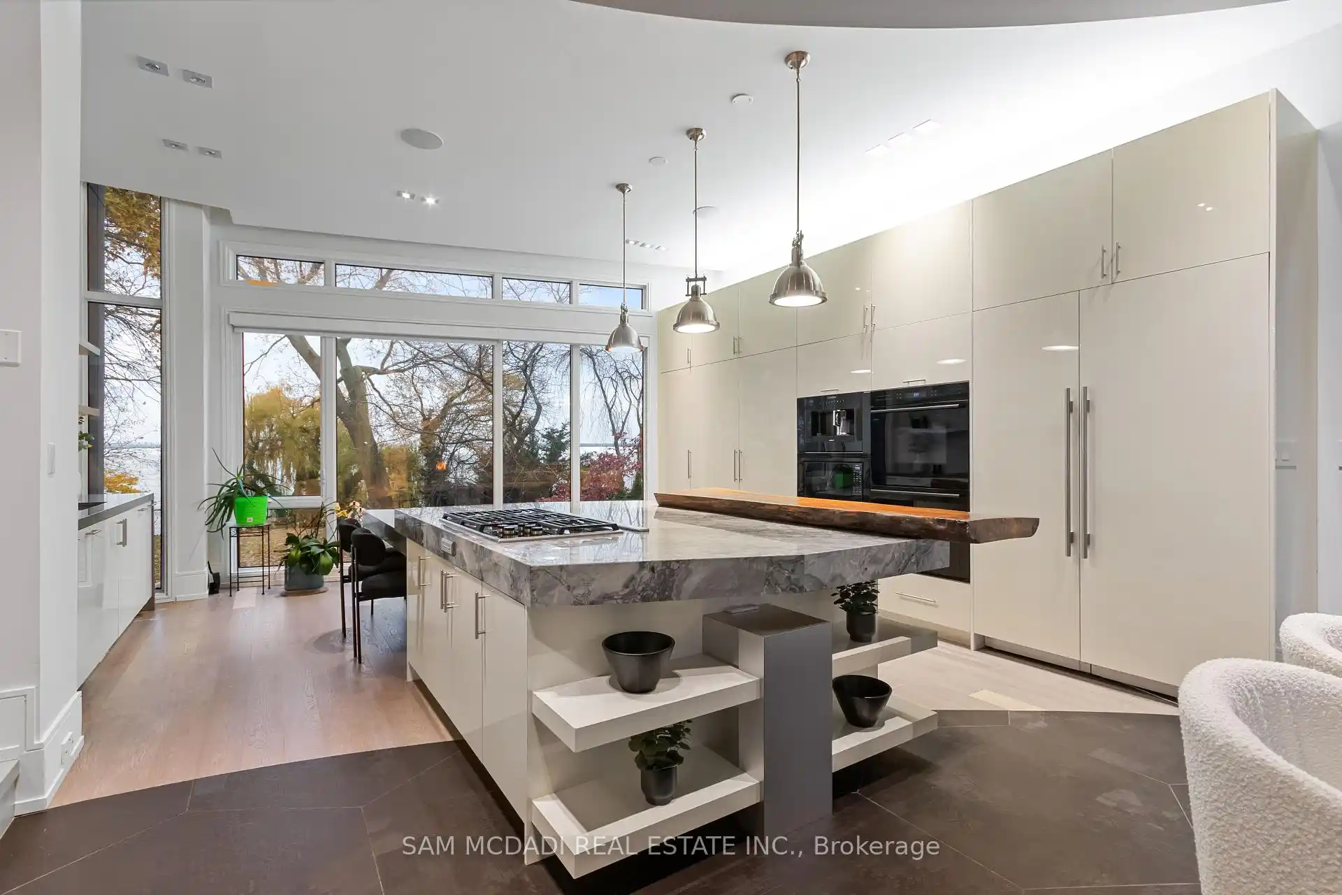 67 Lake Promenade, Toronto (W12888306) – image 10