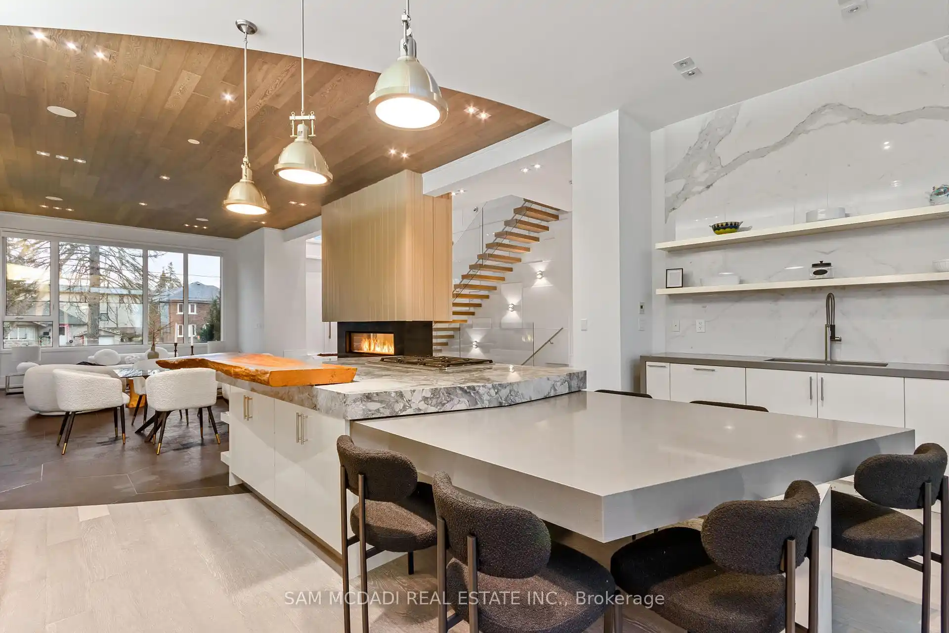 67 Lake Promenade, Toronto (W12888306) – image 11
