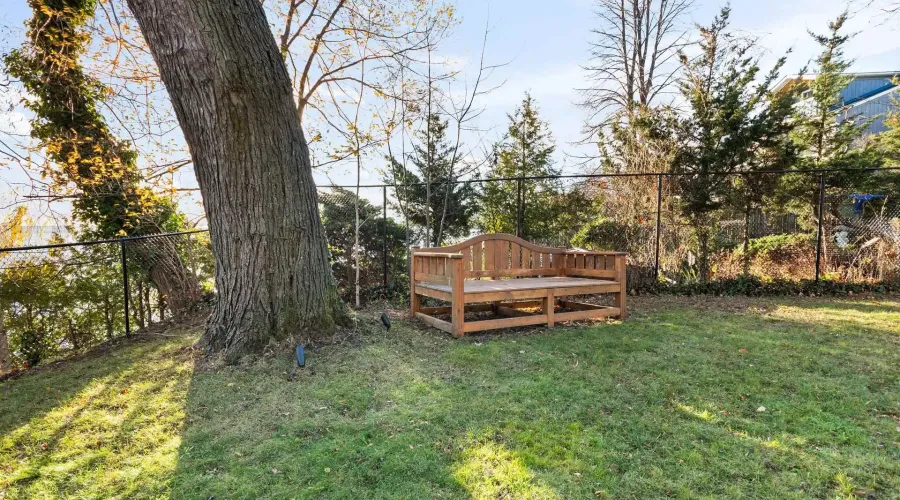 67 Lake Promenade, Toronto, Ontario, M8W 1A2, Canada, 4 Bedrooms Bedrooms, ,8 BathroomsBathrooms,Residential,For Sale,67 Lake Promenade,2002365