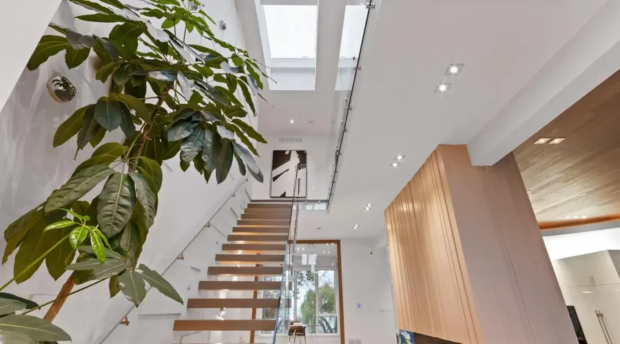 67 Lake Promenade, Toronto, Ontario, M8W 1A2, Canada, 4 Bedrooms Bedrooms, ,8 BathroomsBathrooms,Residential,For Sale,67 Lake Promenade,2002365