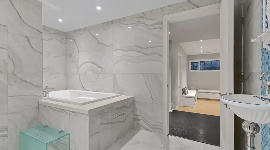 67 Lake Promenade, Toronto, Ontario, M8W 1A2, Canada, 4 Bedrooms Bedrooms, ,8 BathroomsBathrooms,Residential,For Sale,67 Lake Promenade,2002365