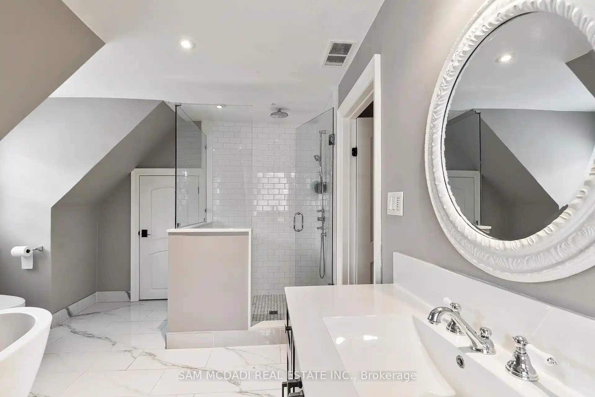 2552 Jarvis Street, Mississauga (W12704008) – image 34