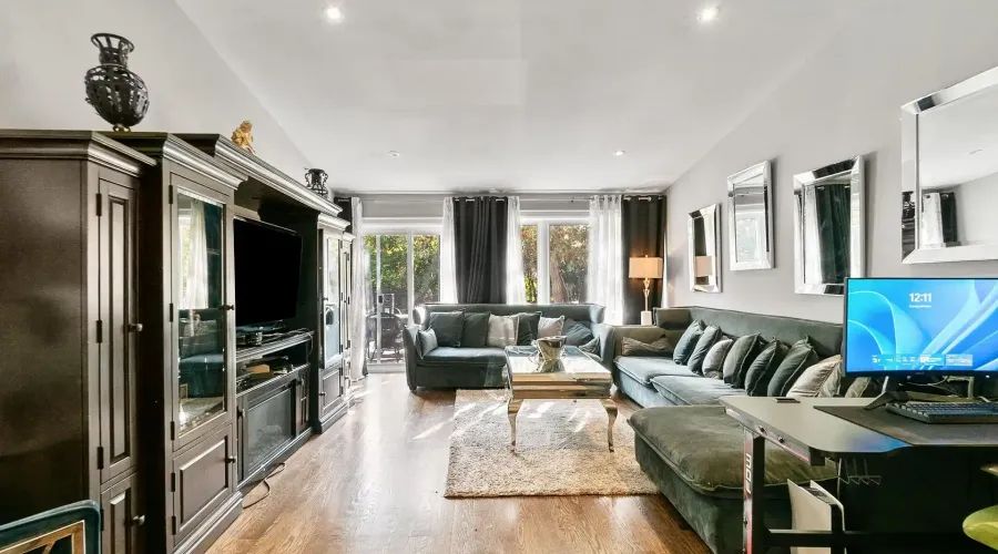 2552 Jarvis Street, Mississauga, Ontario, L5C 2P6, Canada, 6 Bedrooms Bedrooms, ,6 BathroomsBathrooms,Residential,For Sale,2003572