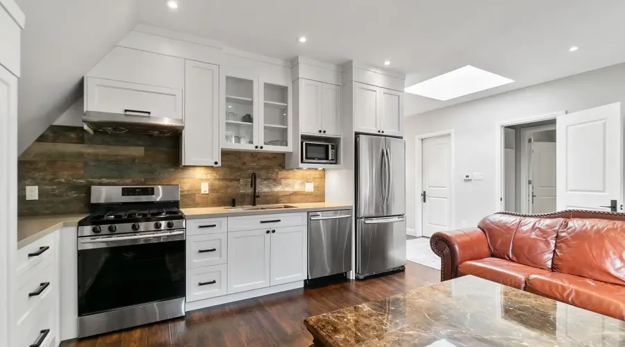 2552 Jarvis Street, Mississauga, Ontario, L5C 2P6, Canada, 6 Bedrooms Bedrooms, ,6 BathroomsBathrooms,Residential,For Sale,2003572