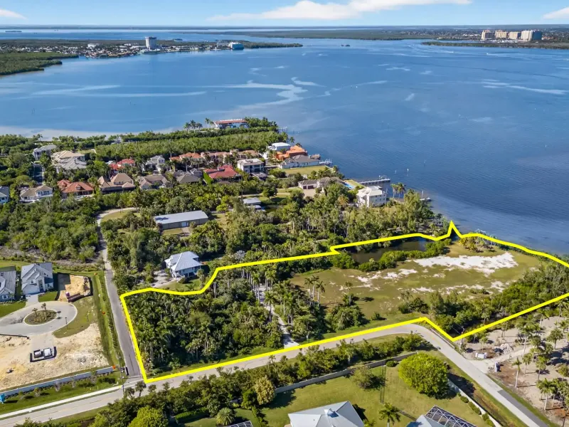 WATERFRONT OPPORTUNITY - CALOOSAHATCHEE RIVER "CONTINGENT" – image 2