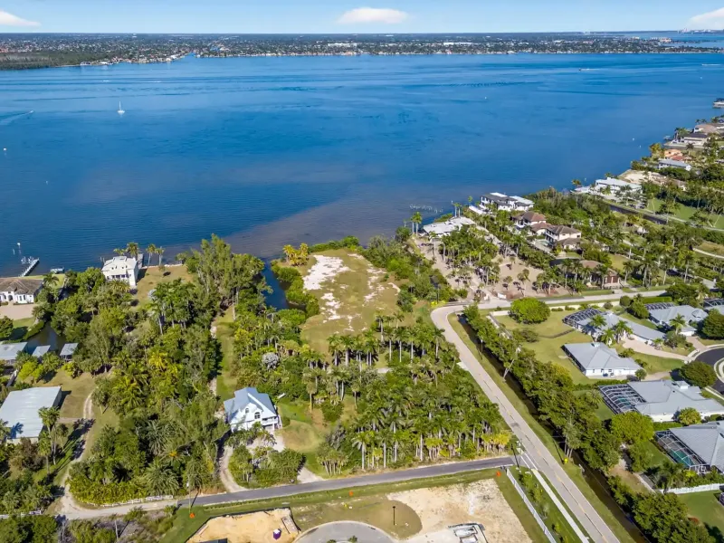 WATERFRONT OPPORTUNITY - CALOOSAHATCHEE RIVER "CONTINGENT" – image 6