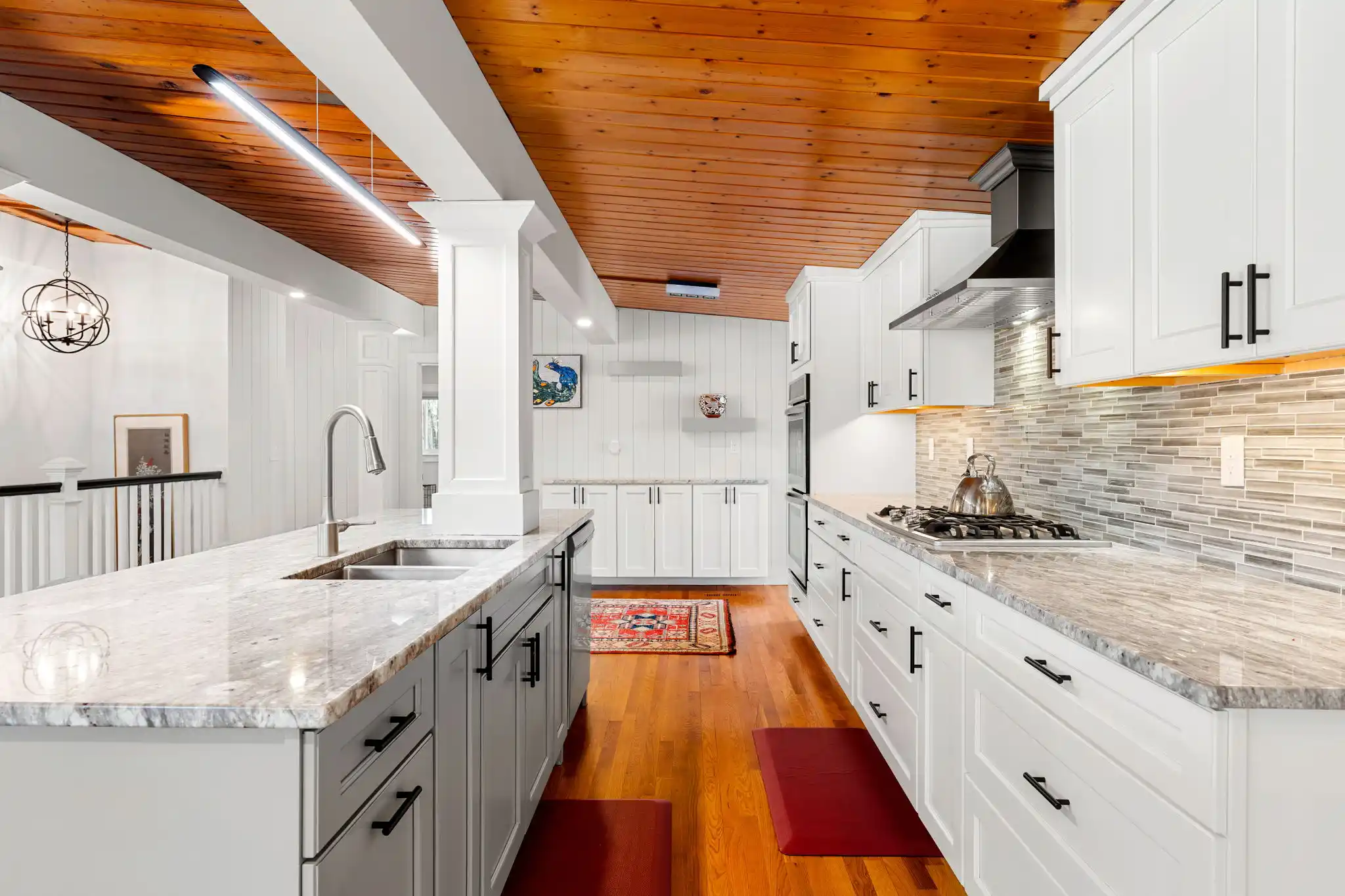 Mid-Century Modern Home on Four Sprawling Acres – image 2
