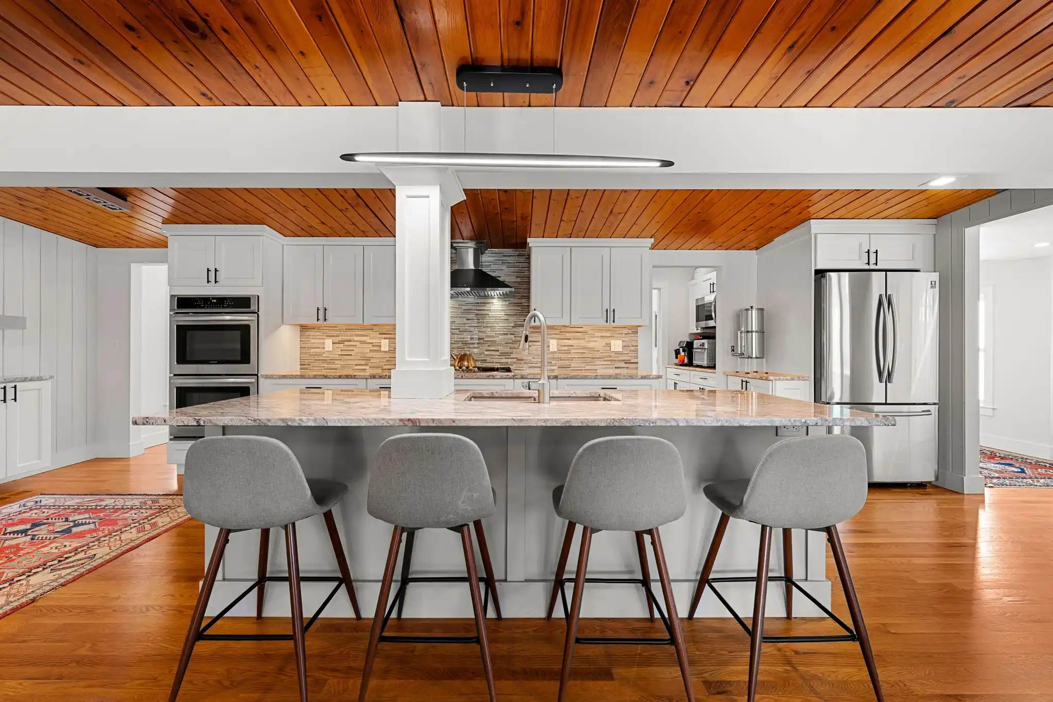 Mid-Century Modern Home on Four Sprawling Acres – image 5