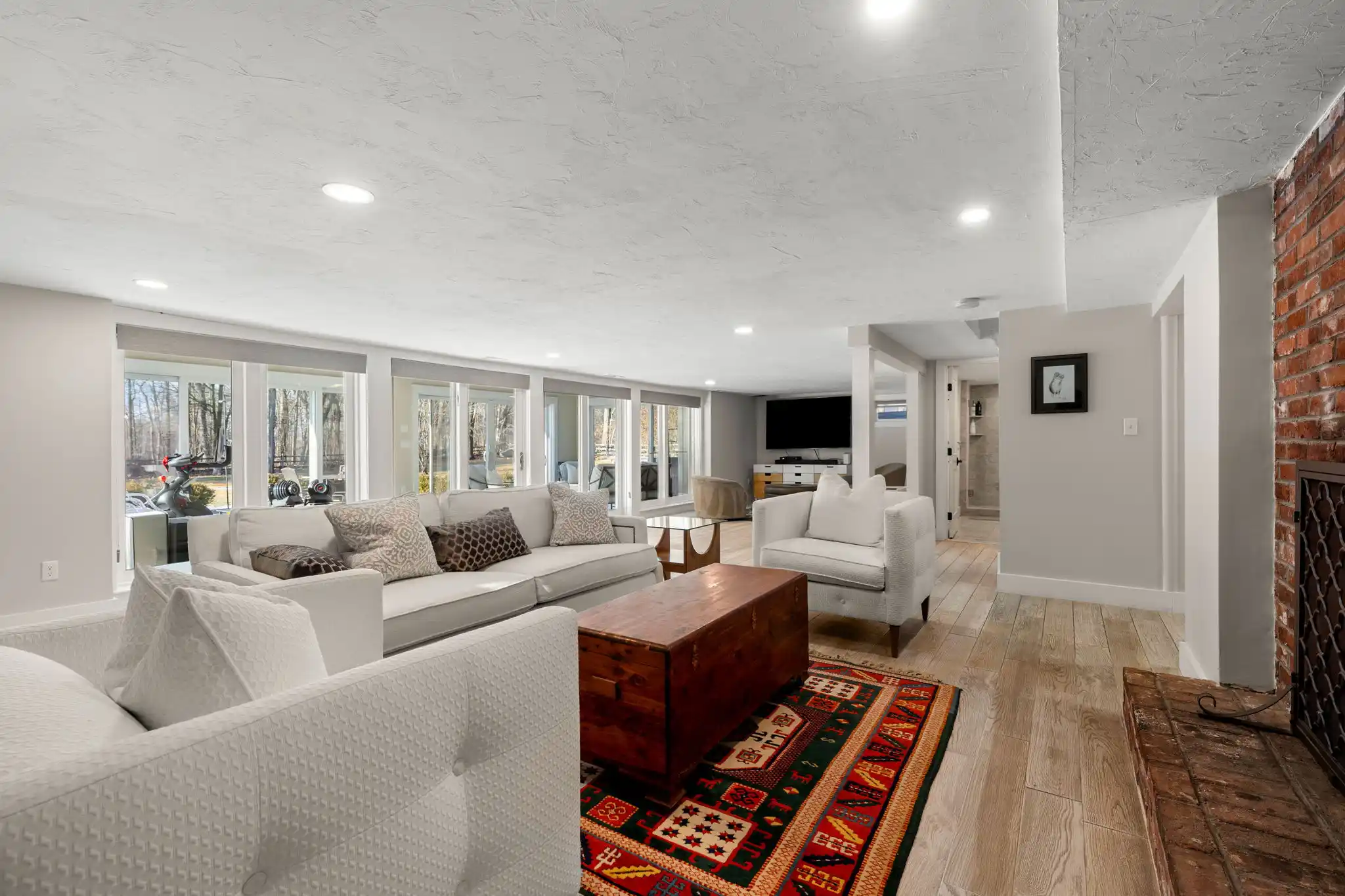 Mid-Century Modern Home on Four Sprawling Acres – image 14