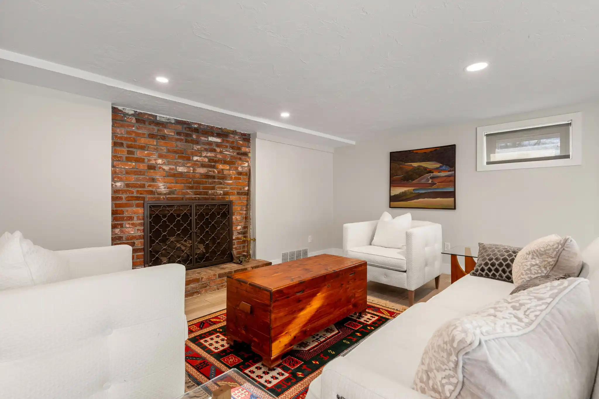 Mid-Century Modern Home on Four Sprawling Acres – image 15