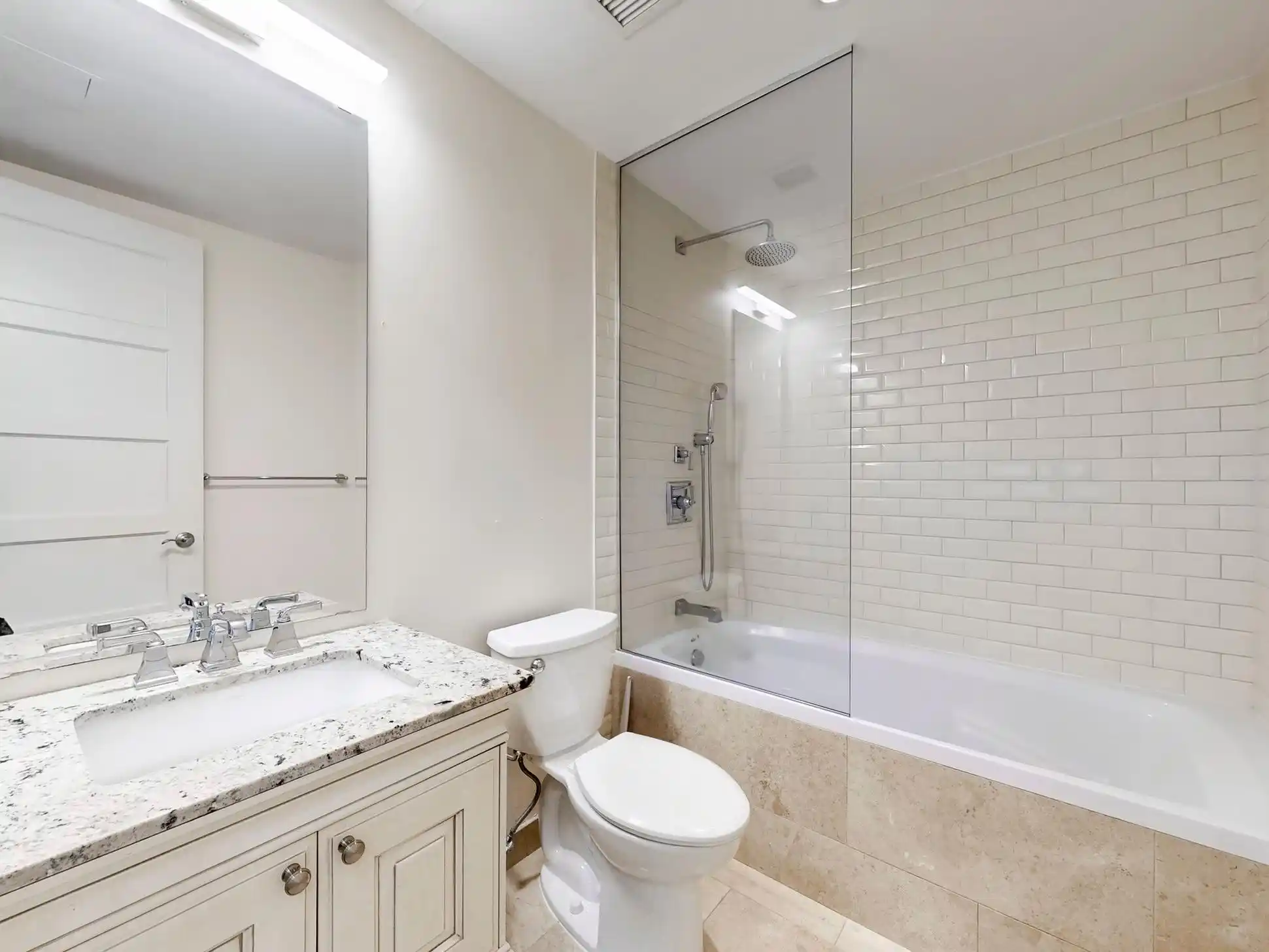 22 Leader Lane 522. Toronto – image 18