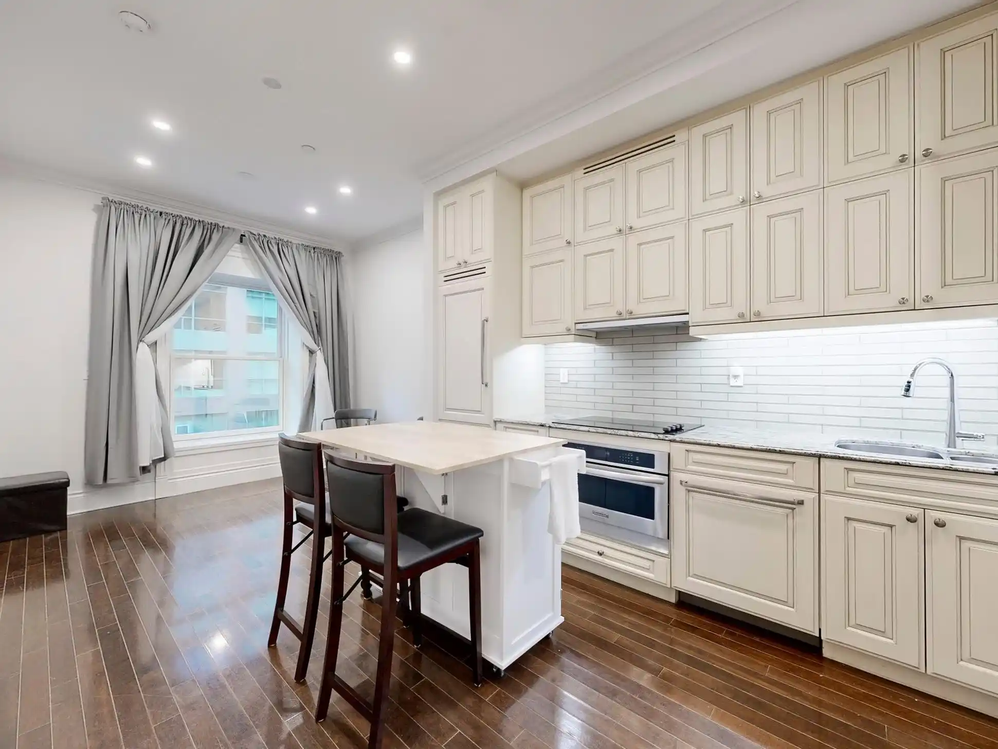 22 Leader Lane 522. Toronto – image 6