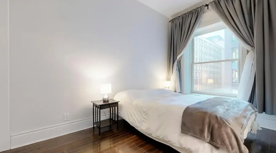 22 Leader Lane, Toronto, Ontario, M5E 0B2, Canada, 1 Bedroom Bedrooms, 3 Rooms Rooms,1 BathroomBathrooms,Condo,For Sale,Omni King Edward Hotel,Leader,522,2009875