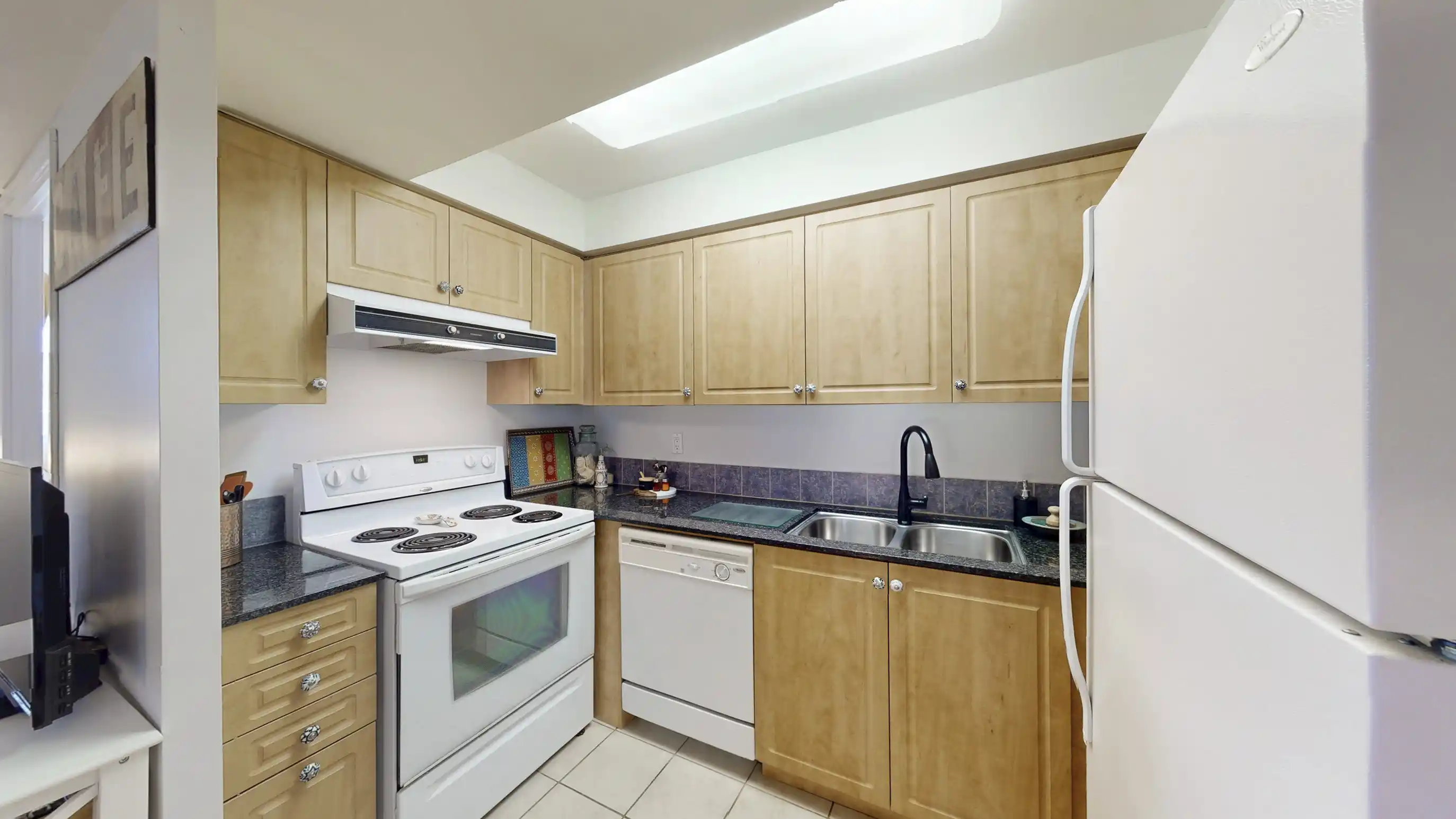 330 Red Maple Road #207 – image 13