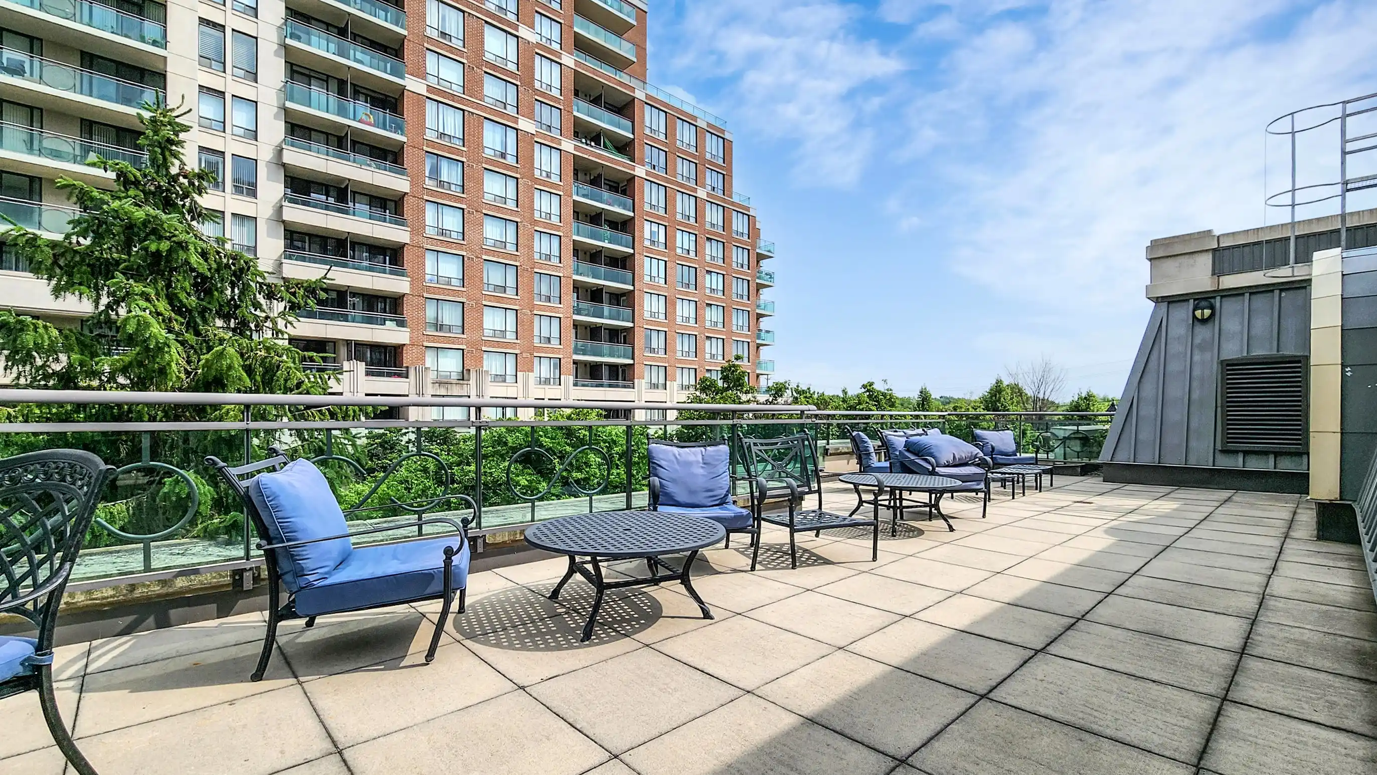 330 Red Maple Road #207 – image 43