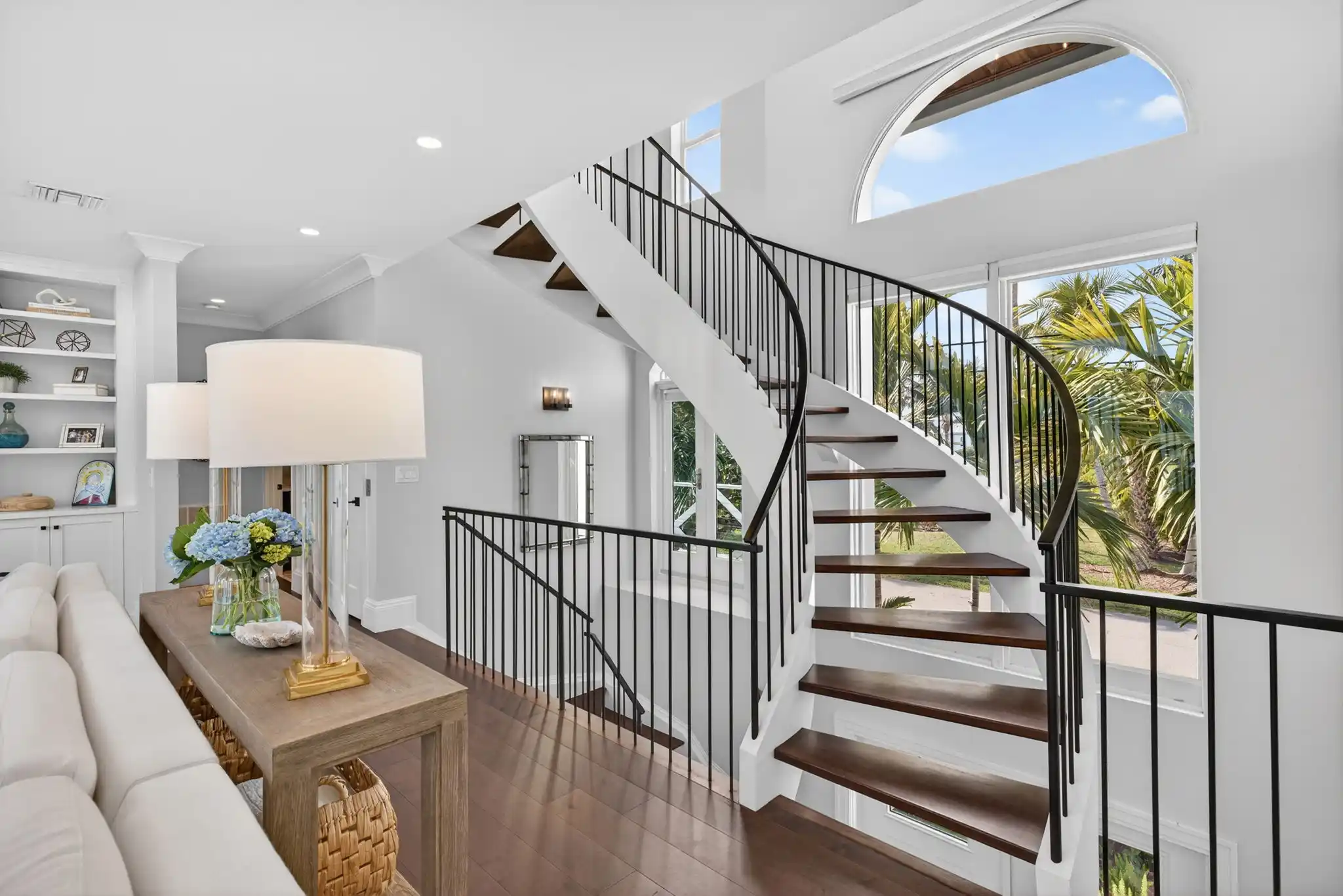 BAYFRONT LUXURY - SANIBEL ISLAND "CONTINGENT" – image 31