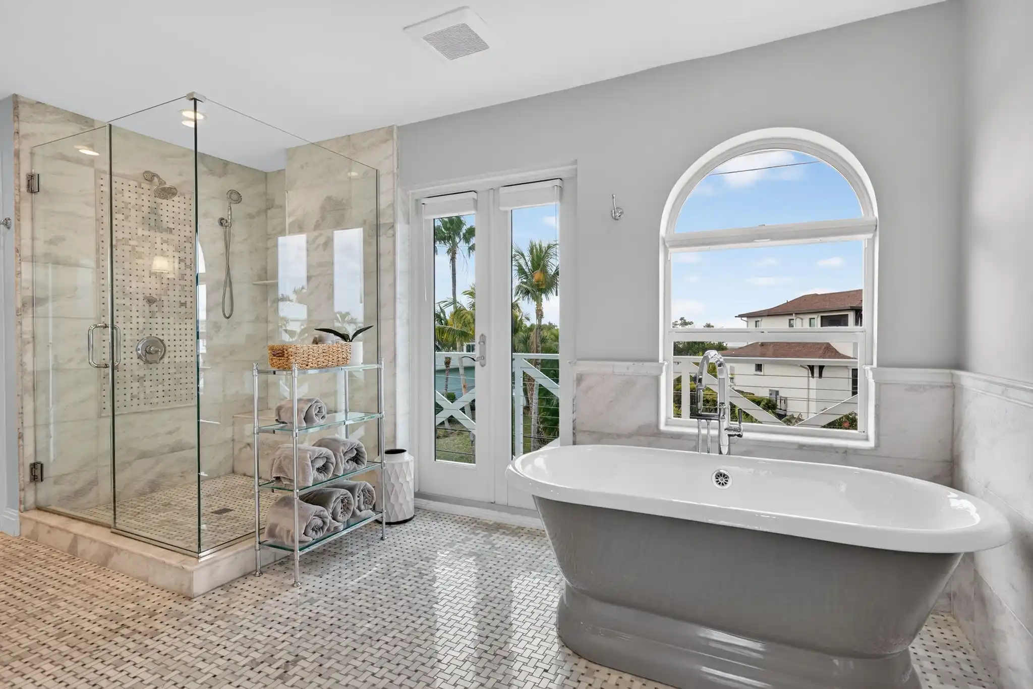 BAYFRONT LUXURY - SANIBEL ISLAND "CONTINGENT" – image 39