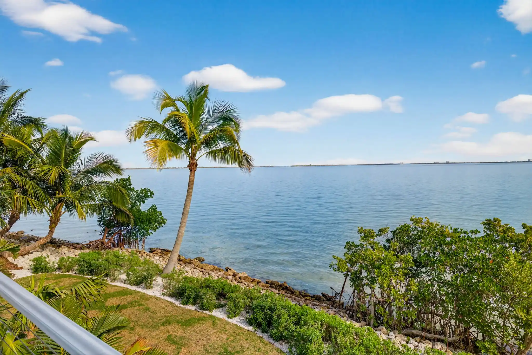 BAYFRONT LUXURY - SANIBEL ISLAND "CONTINGENT" – image 49
