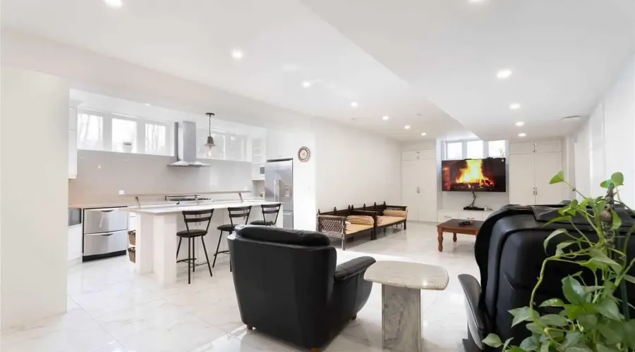 1138 Garden Road, Mississauga, Ontario, L5H 3J6, Canada, 5 Bedrooms Bedrooms, ,8 BathroomsBathrooms,Residential,For Sale,2014971