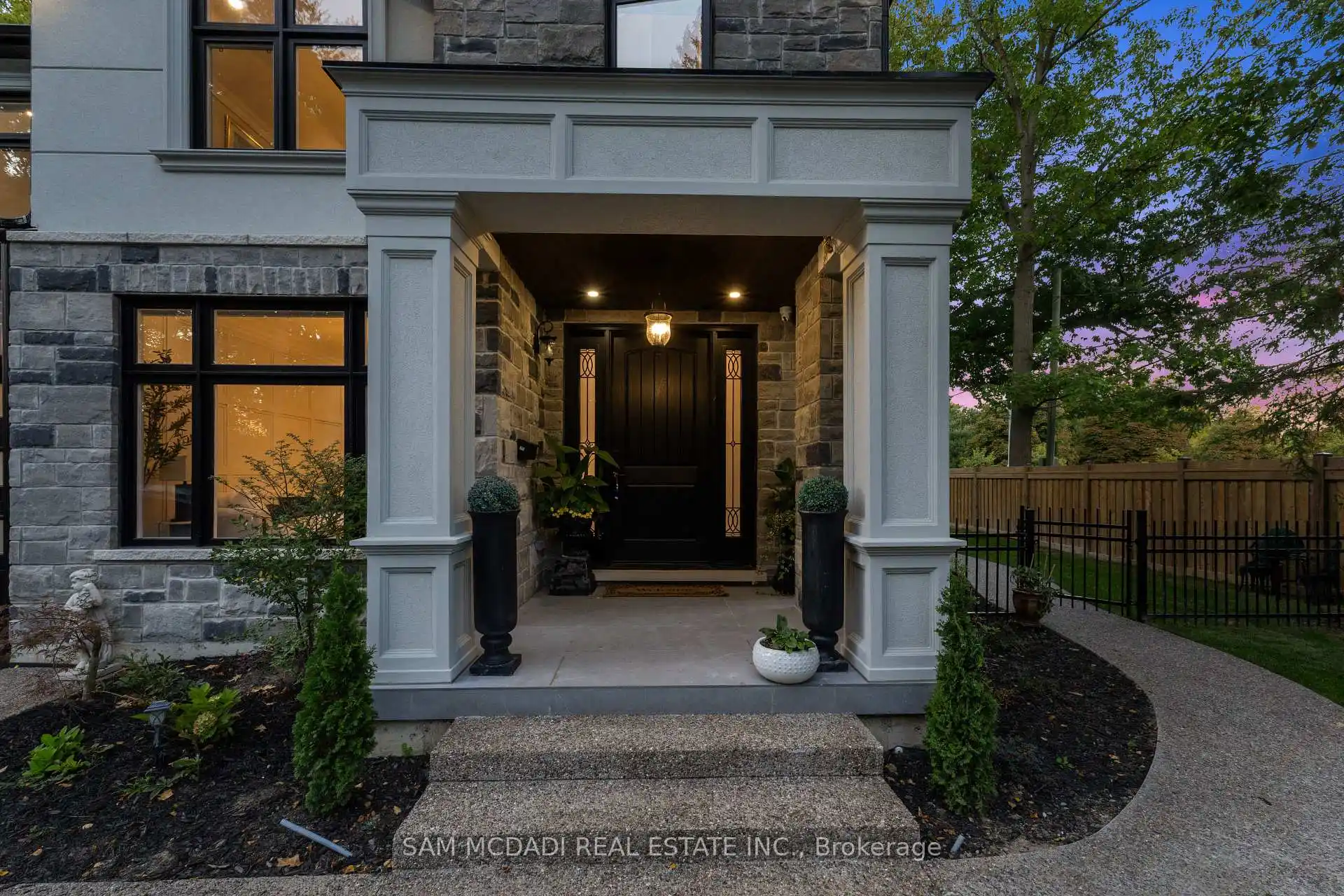 72 Oakes Drive, Mississauga (W12773768) – image 2