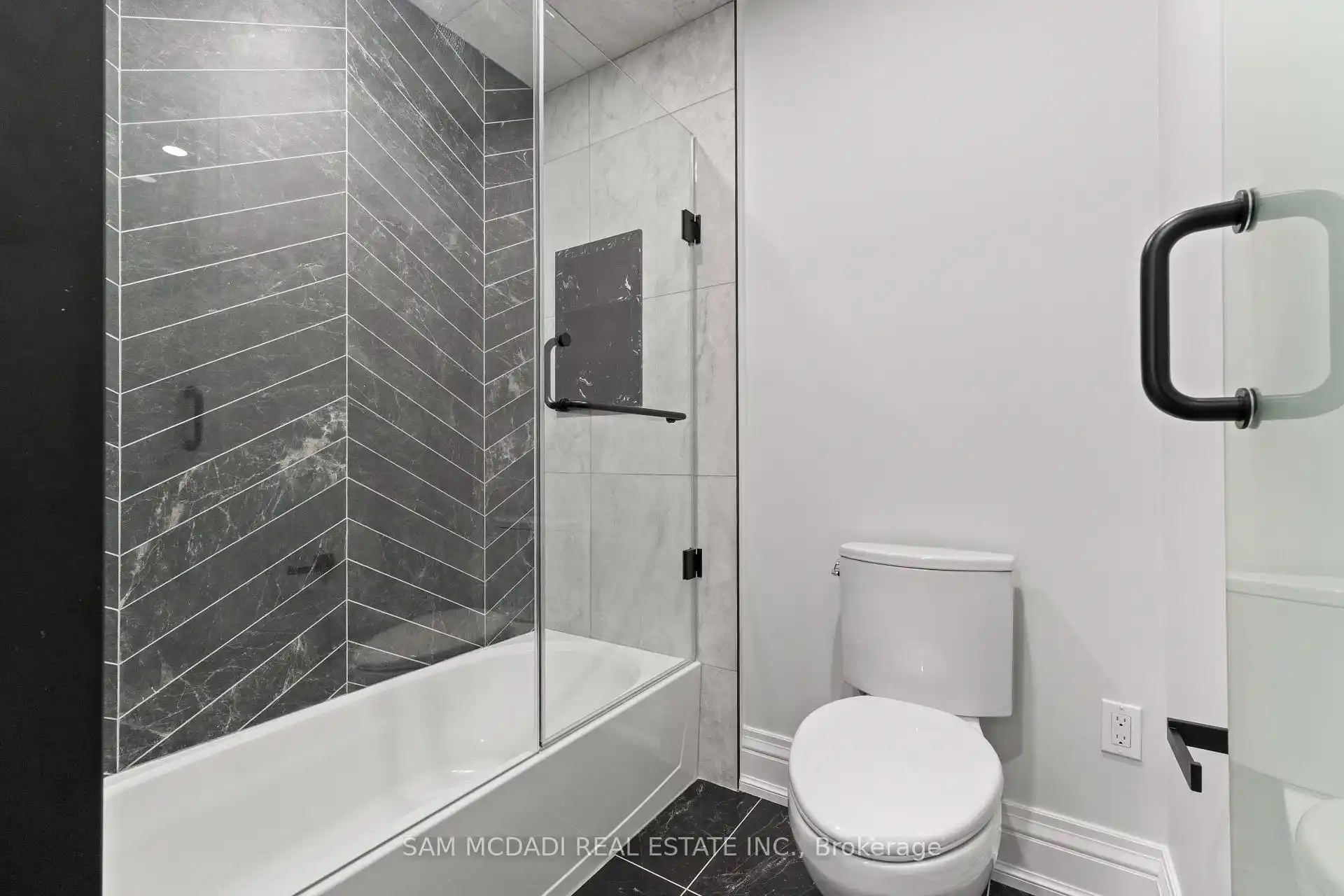 72 Oakes Drive, Mississauga (W12773768) – image 27