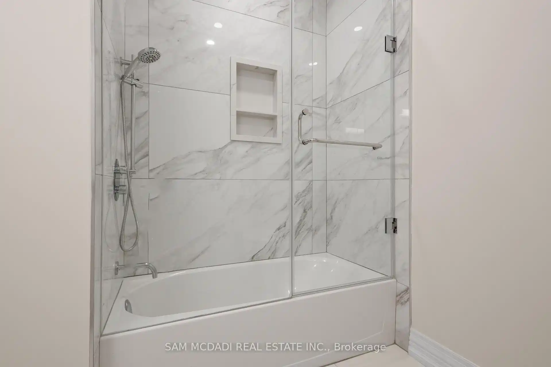 72 Oakes Drive, Mississauga (W12773768) – image 41