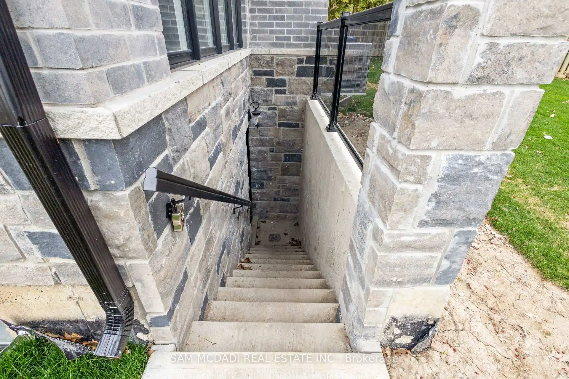 72 Oakes Drive, Mississauga (W12773768) – image 43