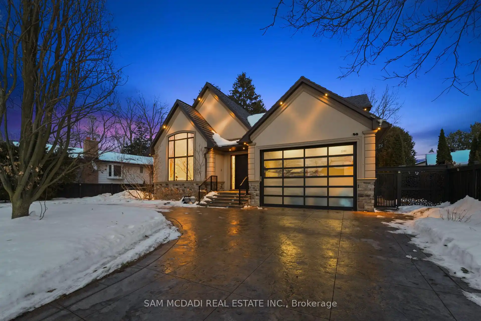 3168 Lakeshore Road W, Oakville (W12839440) – image 1