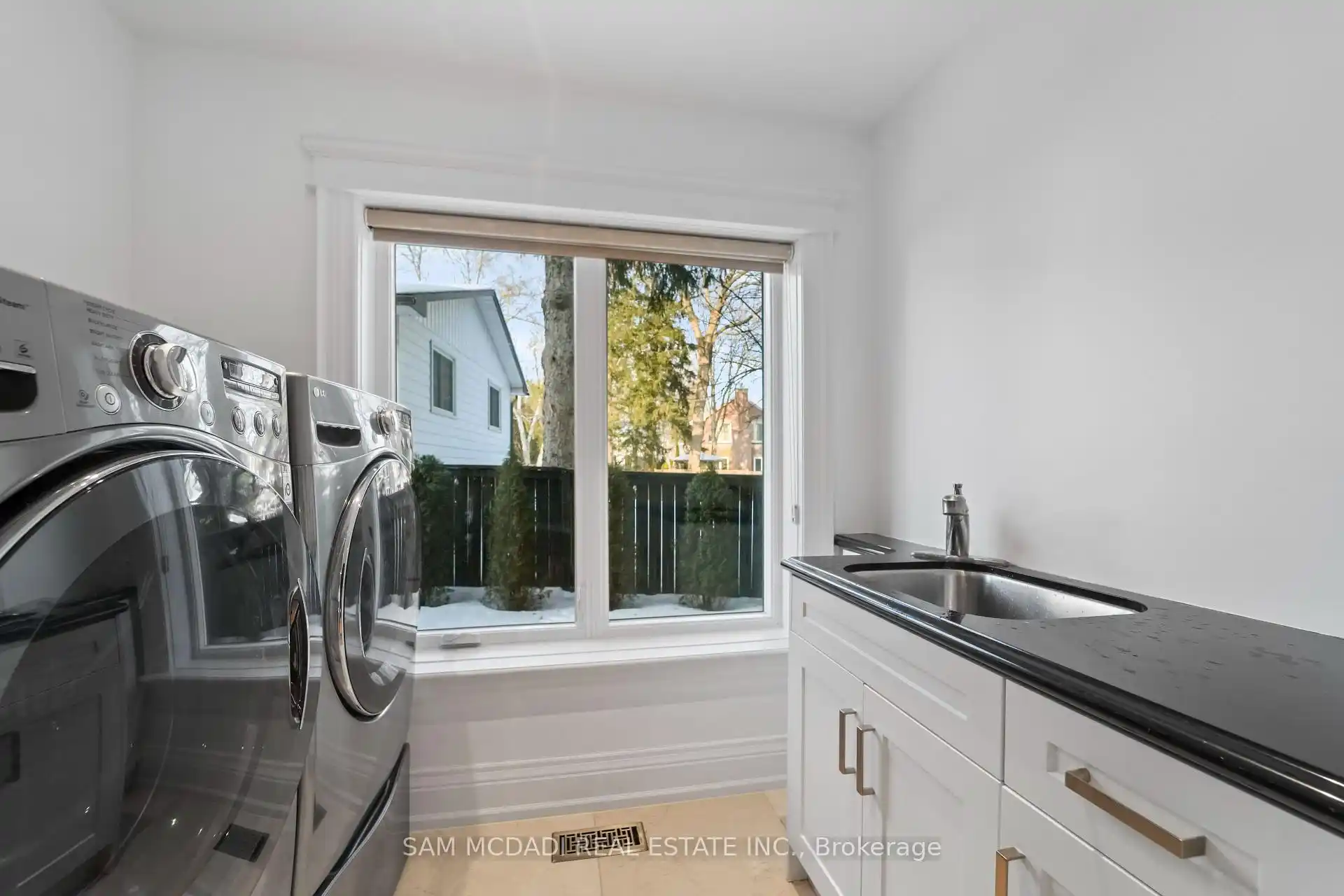 3168 Lakeshore Road W, Oakville (W12839440) – image 41