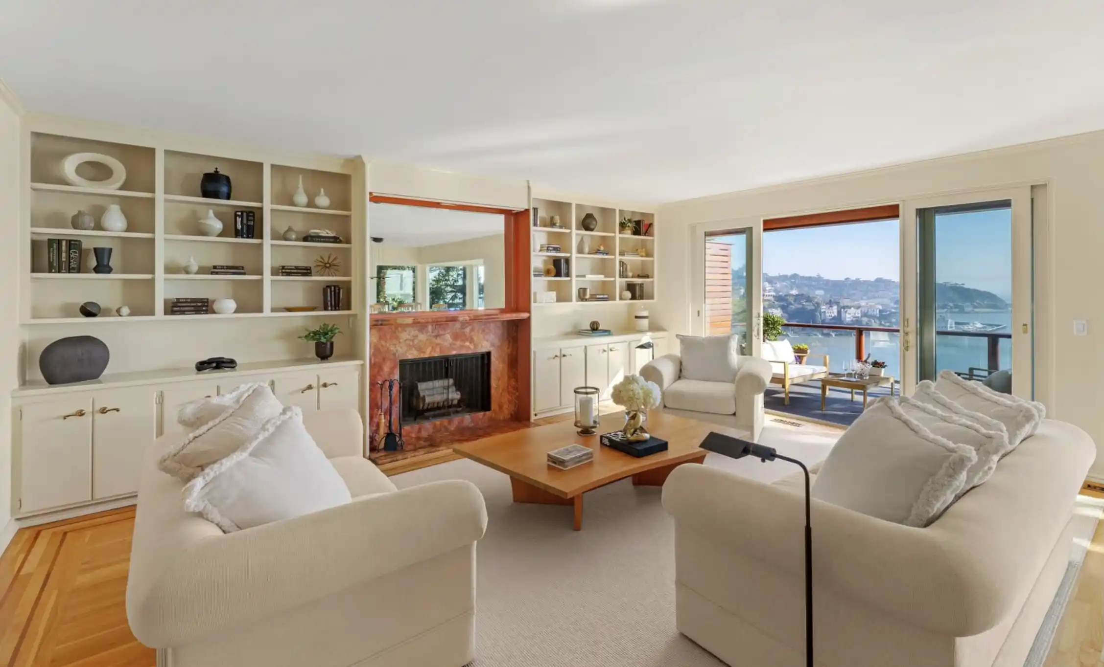 Picturesque Bay Views on Belvedere Island – image 3